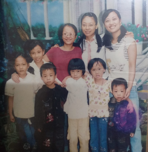 Nếp nhà vẫn vậy, Tết vẫn sum vầy nhưng giờ con cháu mỗi đứa mỗi nơi... - Ảnh 5. Nếp nhà vẫn vậy, Tết vẫn sum vầy nhưng giờ con cháu mỗi đứa mỗi nơi... - Ảnh 5.