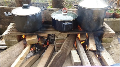 Nếp nhà vẫn vậy, Tết vẫn sum vầy nhưng giờ con cháu mỗi đứa mỗi nơi... - Ảnh 2. Nếp nhà vẫn vậy, Tết vẫn sum vầy nhưng giờ con cháu mỗi đứa mỗi nơi... - Ảnh 2.