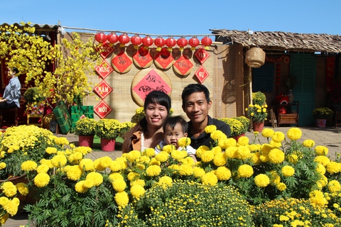 Khách du xuân thích thú chụp ảnh ở Phố hoa ngoại thành Hậu Giang - Ảnh 4. Khách du xuân thích thú chụp ảnh ở Phố hoa ngoại thành Hậu Giang - Ảnh 4.