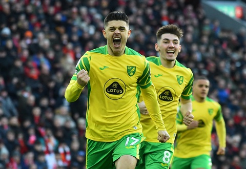 Thắng ngược Norwich, Liverpool rút ngắn khoảng cách với Man City - Ảnh 1. Thắng ngược Norwich, Liverpool rút ngắn khoảng cách với Man City - Ảnh 1.