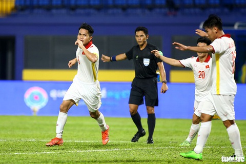 U23 Việt Nam - U23 Singapore 7-0: Mở toang cửa vào bán kết - Ảnh 2. U23 Việt Nam - U23 Singapore 7-0: Mở toang cửa vào bán kết - Ảnh 2.