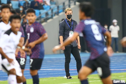Phong cách chỉ đạo của HLV online Keisuke Honda ở U23 Campuchia - Ảnh 1. Phong cách chỉ đạo của HLV online Keisuke Honda ở U23 Campuchia - Ảnh 1.
