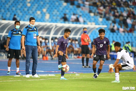 Phong cách chỉ đạo của HLV online Keisuke Honda ở U23 Campuchia - Ảnh 5. Phong cách chỉ đạo của HLV online Keisuke Honda ở U23 Campuchia - Ảnh 5.
