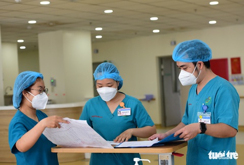 Đám cưới đặc biệt của 20 cặp đôi nhân viên y tế sau nhiều tháng hoãn để chống dịch - Ảnh 2. Đám cưới đặc biệt của 20 cặp đôi nhân viên y tế sau nhiều tháng hoãn để chống dịch - Ảnh 2.