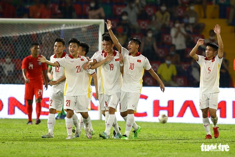 U23 Việt Nam - U23 Singapore 7-0: Mở toang cửa vào bán kết - Ảnh 1. U23 Việt Nam - U23 Singapore 7-0: Mở toang cửa vào bán kết - Ảnh 1.