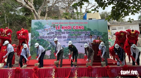 Khởi công trùng tu, tôn tạo khu vực ‘Bà ngự’ trên đỉnh núi Sam - Ảnh 2. Khởi công trùng tu, tôn tạo khu vực ‘Bà ngự’ trên đỉnh núi Sam - Ảnh 2.