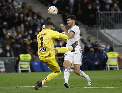 Benzema tỏa sáng giúp Real Madrid thẳng tiến đến ngôi vô địch - Ảnh 2. Benzema tỏa sáng giúp Real Madrid thẳng tiến đến ngôi vô địch - Ảnh 2.