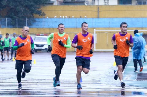 4 trọng tài không vượt qua bài kiểm tra thể lực trong ngày Hà Nội rét buốt - Ảnh 2. 4 trọng tài không vượt qua bài kiểm tra thể lực trong ngày Hà Nội rét buốt - Ảnh 2.