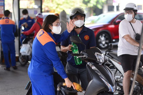 Thủ tướng gửi công điện khẩn đến một loạt bộ ngành về chuyện xăng dầu - Ảnh 1. Thủ tướng gửi công điện khẩn đến một loạt bộ ngành về chuyện xăng dầu - Ảnh 1.