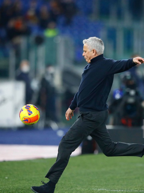 HLV Jose Mourinho đối mặt án phạt nặng vì vạ miệng - Ảnh 2. HLV Jose Mourinho đối mặt án phạt nặng vì vạ miệng - Ảnh 2.