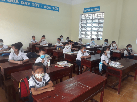 Cà Mau, Hậu Giang ghi nhận hàng trăm giáo viên, học sinh là F0 - Ảnh 1. Cà Mau, Hậu Giang ghi nhận hàng trăm giáo viên, học sinh là F0 - Ảnh 1.