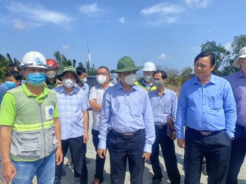 Chủ tịch Sóc Trăng yêu cầu lắng nghe dân, tháo gỡ vướng mắc tại các dự án điện gió - Ảnh 1. Chủ tịch Sóc Trăng yêu cầu lắng nghe dân, tháo gỡ vướng mắc tại các dự án điện gió - Ảnh 1.