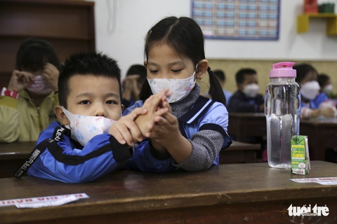 Tiểu học, mầm non Đà Nẵng mở cửa, học sinh vắng khá nhiều do phụ huynh chưa yên tâm - Ảnh 6. Tiểu học, mầm non Đà Nẵng mở cửa, học sinh vắng khá nhiều do phụ huynh chưa yên tâm - Ảnh 6.