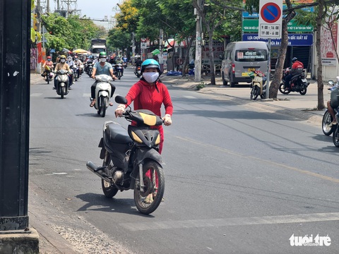 Trước giờ tăng giá, nhiều cây xăng TP.HCM tiếp tục đóng cửa, báo hết xăng - Ảnh 2. Trước giờ tăng giá, nhiều cây xăng TP.HCM tiếp tục đóng cửa, báo hết xăng - Ảnh 2.