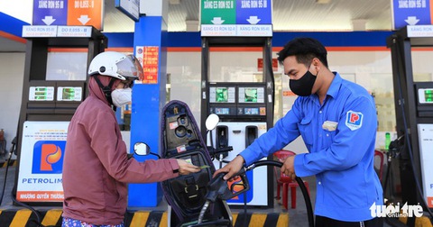 5/548 cửa hàng xăng dầu tại TP.HCM ngưng hoạt động: chỉ chiếm khoảng 2% - Ảnh 1. 5/548 cửa hàng xăng dầu tại TP.HCM ngưng hoạt động: chỉ chiếm khoảng 2% - Ảnh 1.