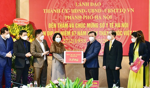 Bí thư Hà Nội: 5.000 ca COVID-19 một ngày nhưng hệ thống y tế không quá tải - Ảnh 1. Bí thư Hà Nội: 5.000 ca COVID-19 một ngày nhưng hệ thống y tế không quá tải - Ảnh 1.