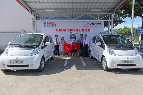 Ôtô điện chờ ngành điện lên tiếng - Ảnh 1. Ôtô điện chờ ngành điện lên tiếng - Ảnh 1.