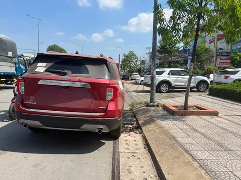 Ford Explorer 2022 ồ ạt về đại lý, nhiều nơi hét giá bia kèm lạc 300 triệu đồng - Ảnh 6. Ford Explorer 2022 ồ ạt về đại lý, nhiều nơi hét giá bia kèm lạc 300 triệu đồng - Ảnh 6.