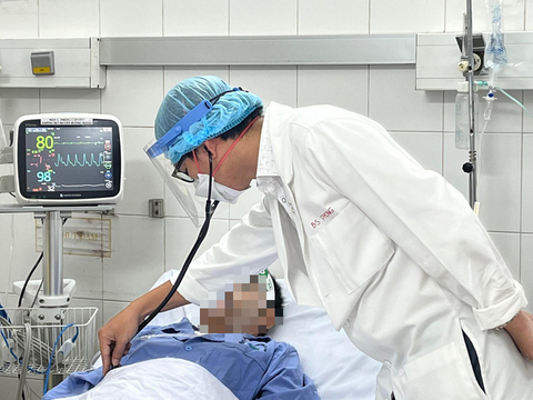 Cô gái 16 tuổi bị viêm cơ tim được cứu sống ngoạn mục - Ảnh 1. Cô gái 16 tuổi bị viêm cơ tim được cứu sống ngoạn mục - Ảnh 1.