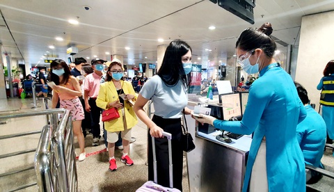 Hàng không thêm dịch vụ bảo hiểm chậm, hủy chuyến bay - Ảnh 1. Hàng không thêm dịch vụ bảo hiểm chậm, hủy chuyến bay - Ảnh 1.