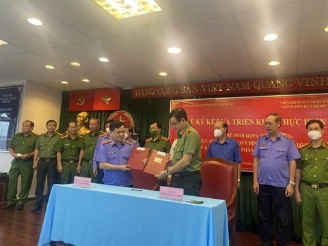 Viện trưởng Viện KSND TP.HCM: Có vụ giữ người nhưng phải chuyển sang xử lý hành chính - Ảnh 1. Viện trưởng Viện KSND TP.HCM: Có vụ giữ người nhưng phải chuyển sang xử lý hành chính - Ảnh 1.