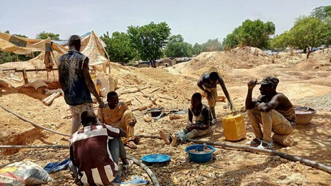 Nổ mỏ vàng ở Burkina Faso, 60 người thiệt mạng - Ảnh 1. Nổ mỏ vàng ở Burkina Faso, 60 người thiệt mạng - Ảnh 1.