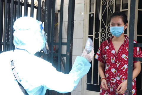 Người lao động là F0 sẽ nhận các khoản tiền nào? - Ảnh 1. Người lao động là F0 sẽ nhận các khoản tiền nào? - Ảnh 1.