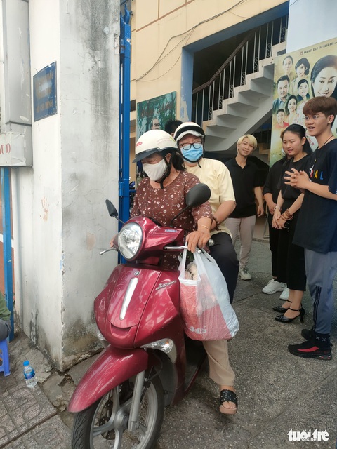 Kép độc Hùng Minh nói chuyện với người trẻ về nghề - Ảnh 4. Kép độc Hùng Minh nói chuyện với người trẻ về nghề - Ảnh 4.