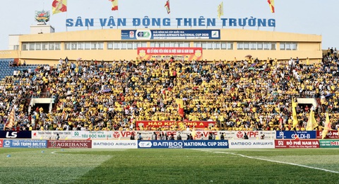 Sân Thiên Trường đón 10.000 khán giả trận đại chiến Nam Định - Hoàng Anh Gia Lai - Ảnh 1. Sân Thiên Trường đón 10.000 khán giả trận đại chiến Nam Định - Hoàng Anh Gia Lai - Ảnh 1.