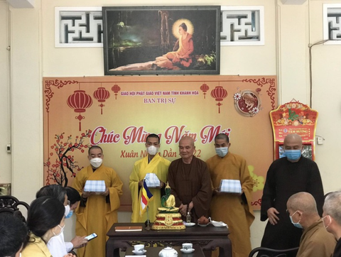 Huyện đảo Trường Sa đón các nhà sư ra trụ trì tại đảo Đá Tây A, Sơn Ca và Sinh Tồn - Ảnh 1. Huyện đảo Trường Sa đón các nhà sư ra trụ trì tại đảo Đá Tây A, Sơn Ca và Sinh Tồn - Ảnh 1.