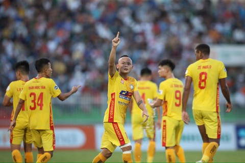 18 cầu thủ Thanh Hóa là F0, trận Hà Nội - Đông Á Thanh Hóa nhiều khả năng phải hoãn - Ảnh 1. 18 cầu thủ Thanh Hóa là F0, trận Hà Nội - Đông Á Thanh Hóa nhiều khả năng phải hoãn - Ảnh 1.