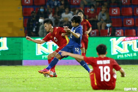 Những pha vào bóng rát của U23 Thái Lan dành cho U23 Việt Nam - Ảnh 5. Những pha vào bóng rát của U23 Thái Lan dành cho U23 Việt Nam - Ảnh 5.