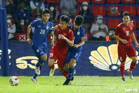 Những pha vào bóng rát của U23 Thái Lan dành cho U23 Việt Nam - Ảnh 6. Những pha vào bóng rát của U23 Thái Lan dành cho U23 Việt Nam - Ảnh 6.