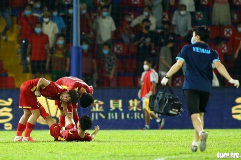 Những pha vào bóng rát của U23 Thái Lan dành cho U23 Việt Nam - Ảnh 8. Những pha vào bóng rát của U23 Thái Lan dành cho U23 Việt Nam - Ảnh 8.