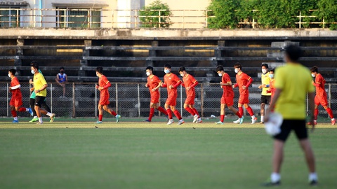 U23 Việt Nam ra sân tập chỉ với 10 cầu thủ - Ảnh 2. U23 Việt Nam ra sân tập chỉ với 10 cầu thủ - Ảnh 2.