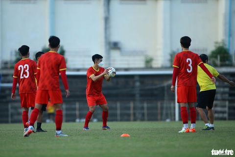 U23 Việt Nam ra sân tập chỉ với 10 cầu thủ - Ảnh 7. U23 Việt Nam ra sân tập chỉ với 10 cầu thủ - Ảnh 7.