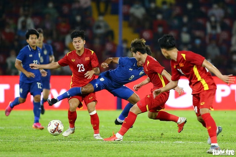 Những pha vào bóng rát của U23 Thái Lan dành cho U23 Việt Nam - Ảnh 4. Những pha vào bóng rát của U23 Thái Lan dành cho U23 Việt Nam - Ảnh 4.