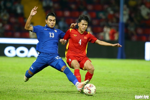 Những pha vào bóng rát của U23 Thái Lan dành cho U23 Việt Nam - Ảnh 3. Những pha vào bóng rát của U23 Thái Lan dành cho U23 Việt Nam - Ảnh 3.