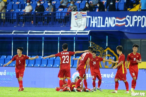 Những pha vào bóng rát của U23 Thái Lan dành cho U23 Việt Nam - Ảnh 11. Những pha vào bóng rát của U23 Thái Lan dành cho U23 Việt Nam - Ảnh 11.