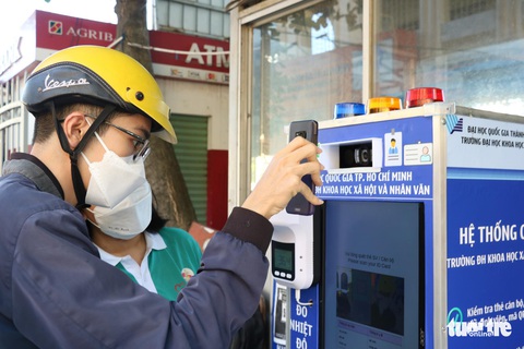 Nhiều đại học ở TP.HCM dạy trực tiếp đều phát hiện sinh viên, giảng viên F0 - Ảnh 1. Nhiều đại học ở TP.HCM dạy trực tiếp đều phát hiện sinh viên, giảng viên F0 - Ảnh 1.