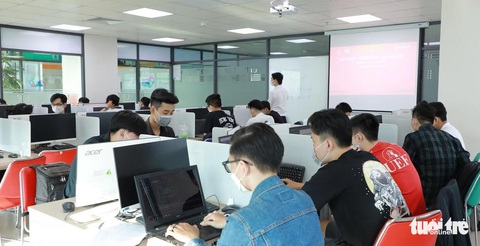Nhiều đại học ở TP.HCM dạy trực tiếp đều phát hiện sinh viên, giảng viên F0 - Ảnh 2. Nhiều đại học ở TP.HCM dạy trực tiếp đều phát hiện sinh viên, giảng viên F0 - Ảnh 2.