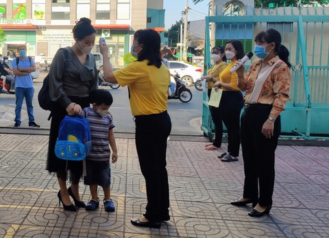 Trường học kêu khó với quy định một học sinh F0, cả lớp xét nghiệm - Ảnh 1. Trường học kêu khó với quy định một học sinh F0, cả lớp xét nghiệm - Ảnh 1.
