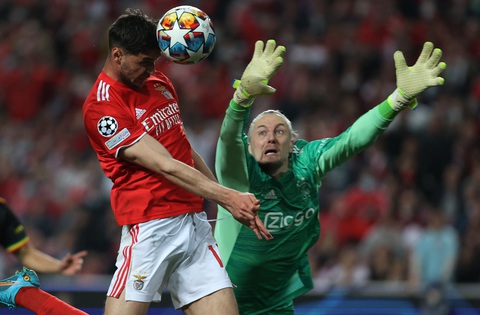Ajax đánh rơi chiến thắng trước Benfica sau 2 lần dẫn trước - Ảnh 3. Ajax đánh rơi chiến thắng trước Benfica sau 2 lần dẫn trước - Ảnh 3.