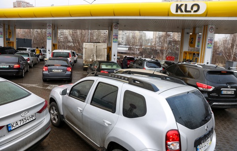 Cuộc sống bắt đầu xáo trộn ở Ukraine, có người sang các nước láng giềng - Ảnh 8. Cuộc sống bắt đầu xáo trộn ở Ukraine, có người sang các nước láng giềng - Ảnh 8.
