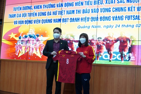Quảng Nam tuyên dương 3 nữ tuyển thủ quốc gia và thủ môn Hồ Văn Ý - Ảnh 3. Quảng Nam tuyên dương 3 nữ tuyển thủ quốc gia và thủ môn Hồ Văn Ý - Ảnh 3.