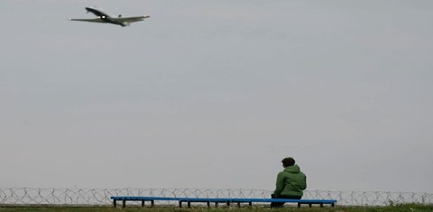 Ukraine tuyên bố đóng cửa không phận với các chuyến bay dân sự - Ảnh 1. Ukraine tuyên bố đóng cửa không phận với các chuyến bay dân sự - Ảnh 1.