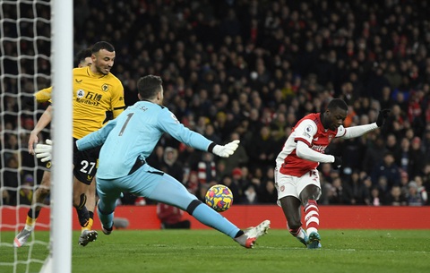 Pha phản lưới phút 90+5 giúp Arsenal ngược dòng kịch tính - Ảnh 3. Pha phản lưới phút 90+5 giúp Arsenal ngược dòng kịch tính - Ảnh 3.