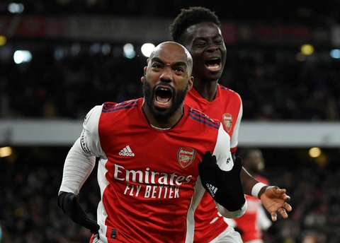Pha phản lưới phút 90+5 giúp Arsenal ngược dòng kịch tính - Ảnh 1. Pha phản lưới phút 90+5 giúp Arsenal ngược dòng kịch tính - Ảnh 1.
