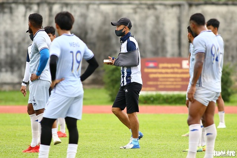U23 Việt Nam ba lần đổi sân tập, suýt chạm mặt cựu HLV đội HAGL - Ảnh 3. U23 Việt Nam ba lần đổi sân tập, suýt chạm mặt cựu HLV đội HAGL - Ảnh 3.