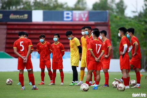 U23 Việt Nam ba lần đổi sân tập, suýt chạm mặt cựu HLV đội HAGL - Ảnh 4. U23 Việt Nam ba lần đổi sân tập, suýt chạm mặt cựu HLV đội HAGL - Ảnh 4.